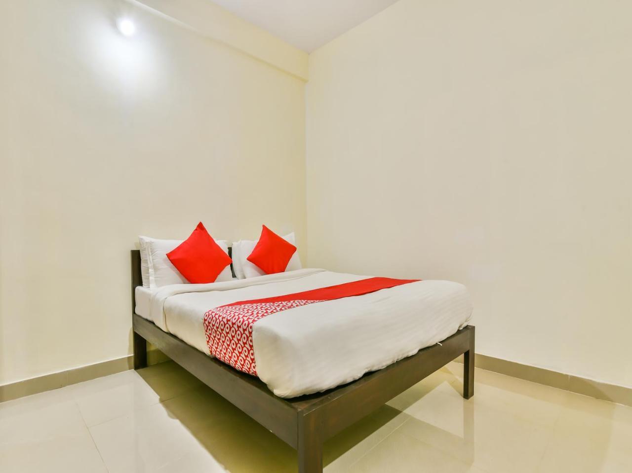 Hotel Oyo 17334 Sulit Comforts 3*